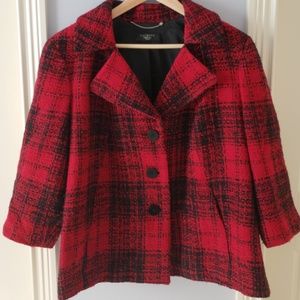 Very flattering "swing" plaid jacket